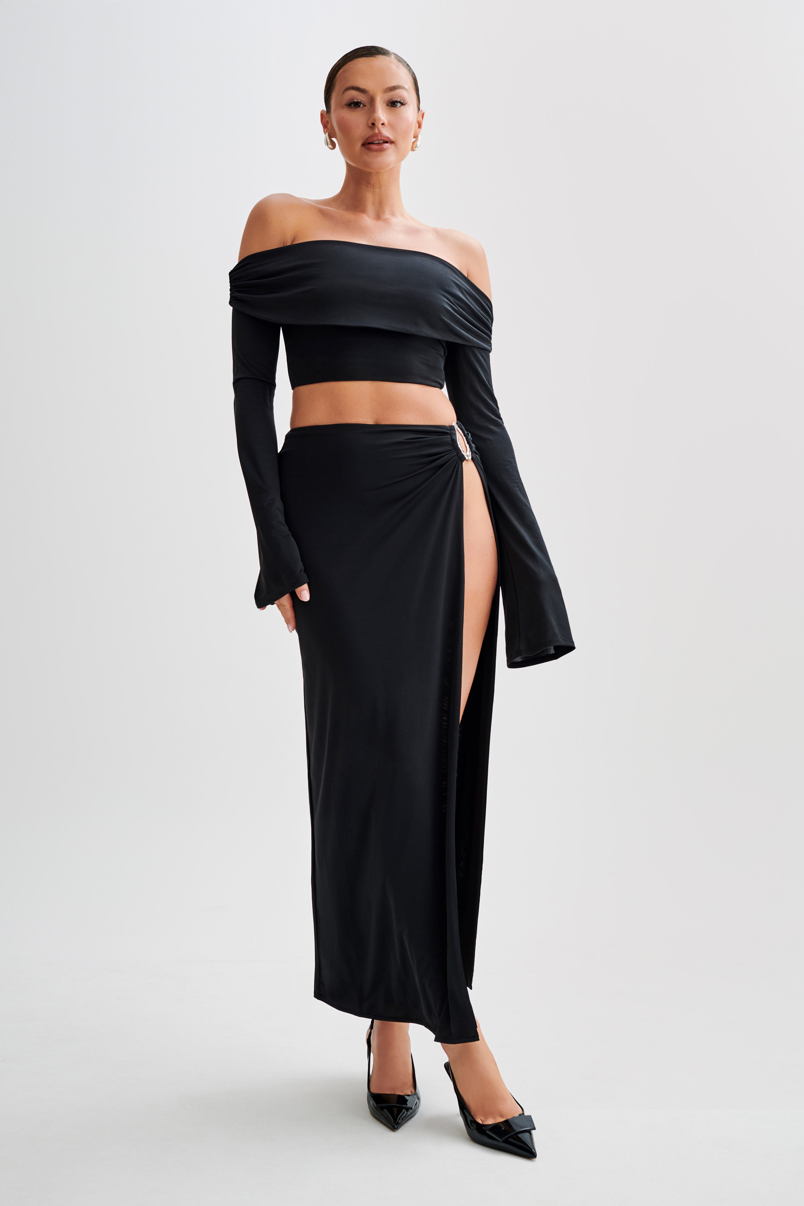 Levauro Camryn Slinky Düşük Omuz Crop Top - Siyah