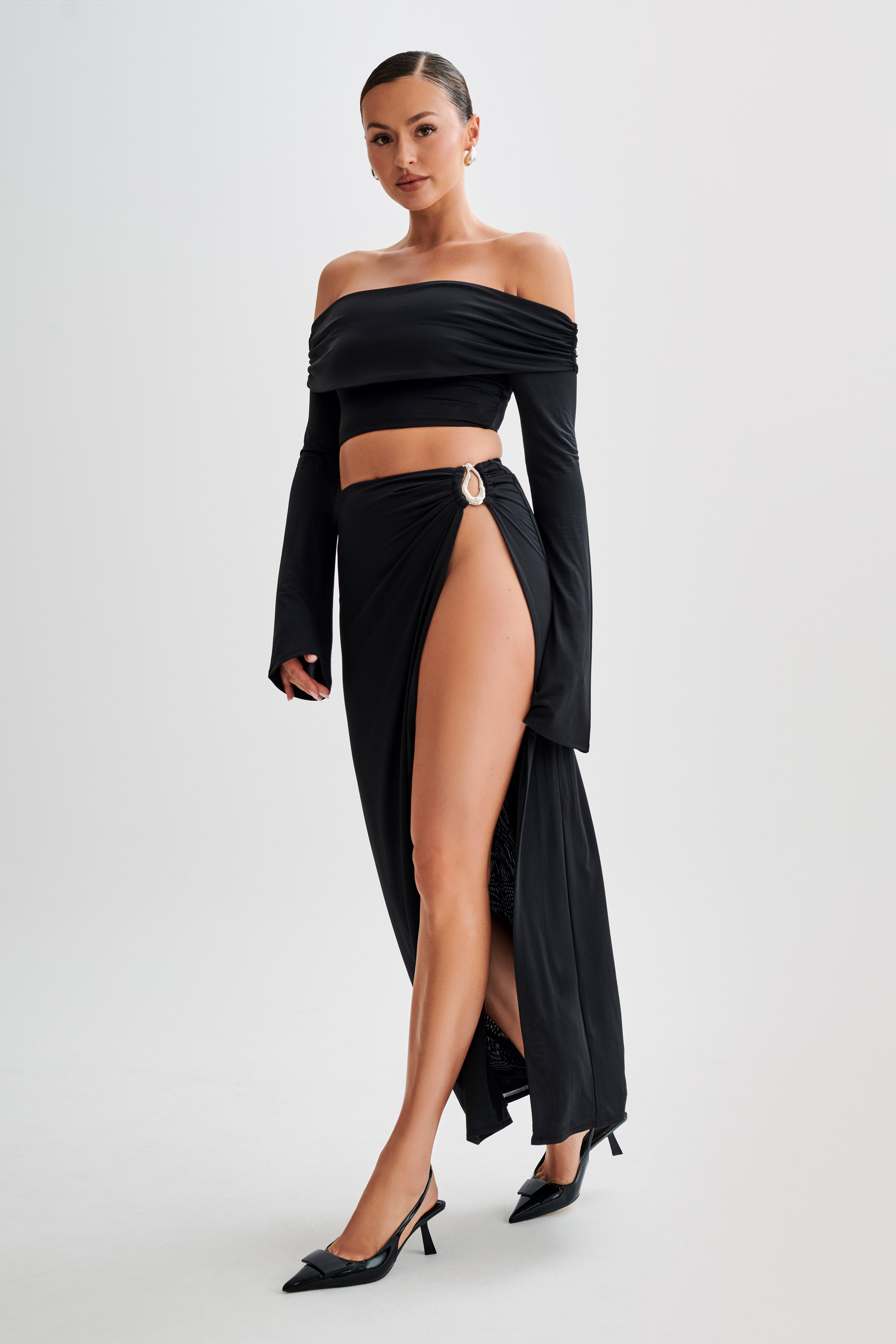Levauro Camryn Slinky Düşük Omuz Crop Top - Siyah