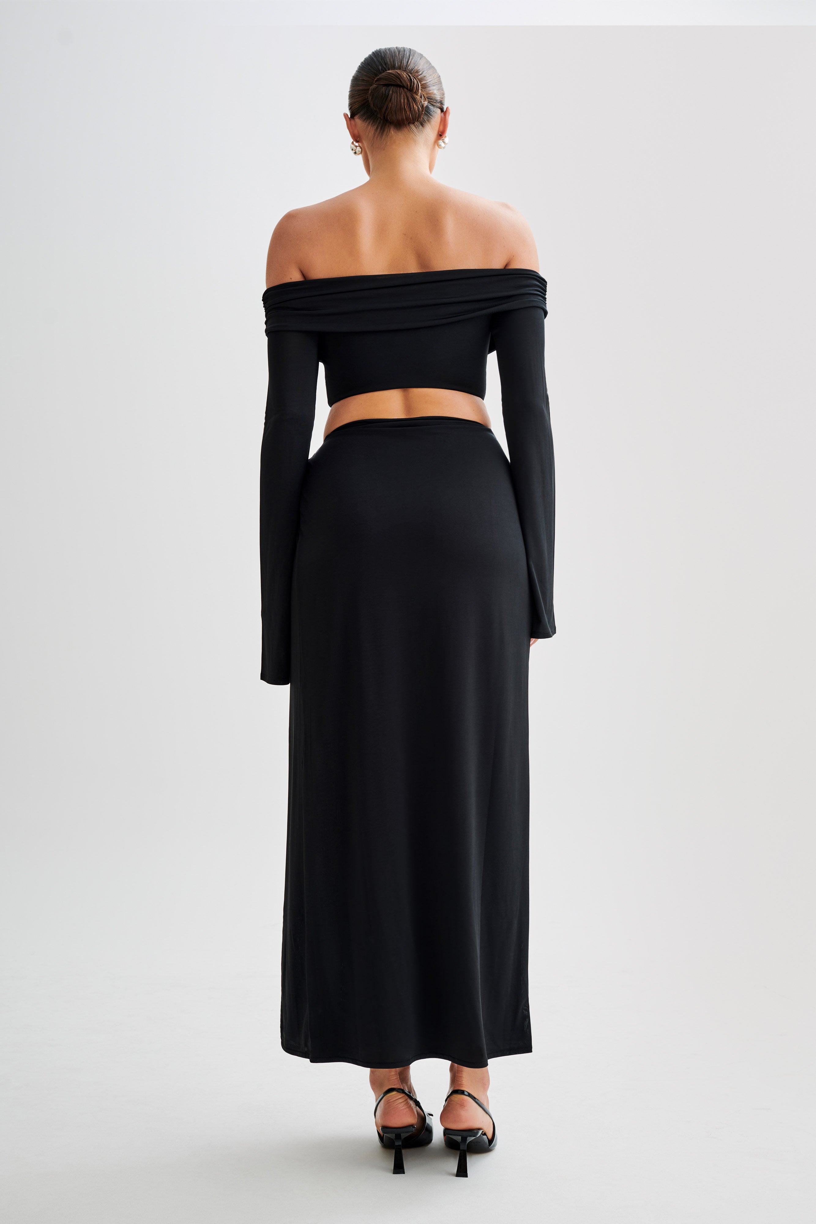 Levauro Camryn Slinky Düşük Omuz Crop Top - Siyah