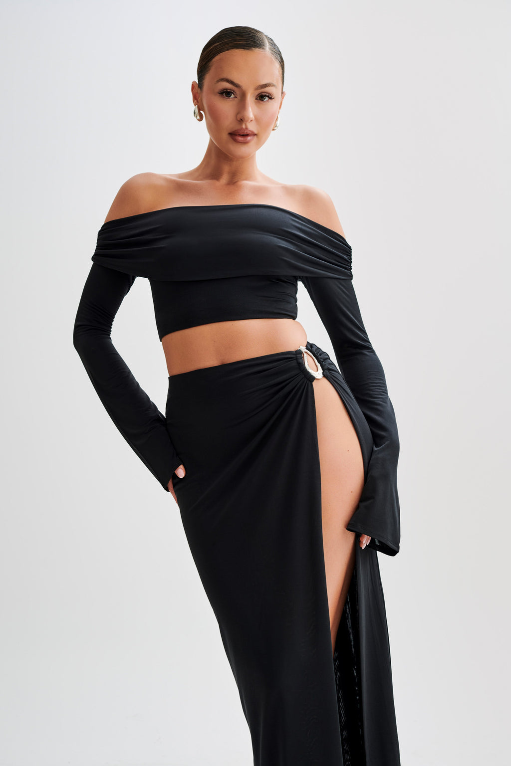 Levauro Camryn Slinky Düşük Omuz Crop Top - Siyah