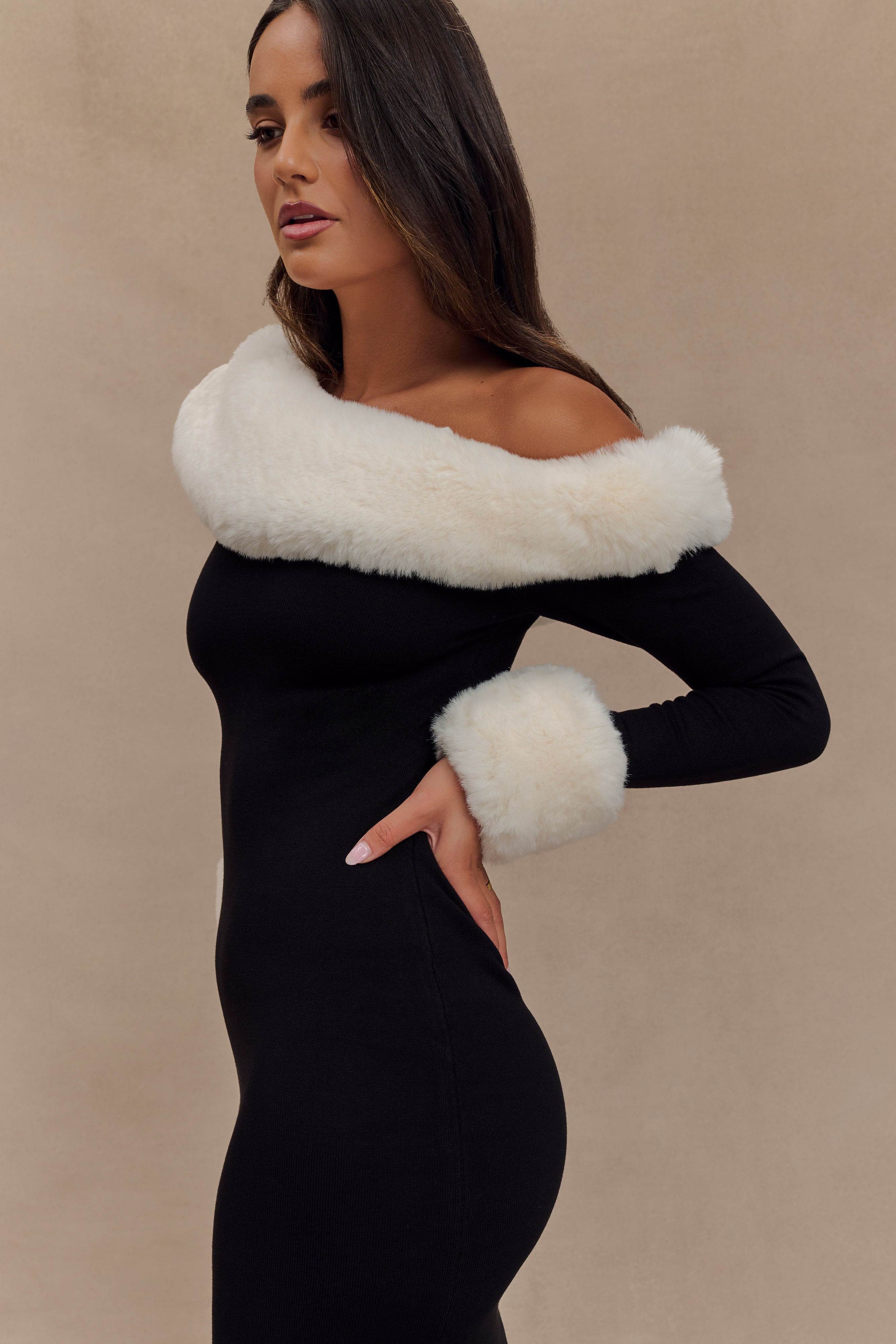 Levauro Karleigh Suni Kürklü Örgü Maxi Elbise - Siyah/Beyaz