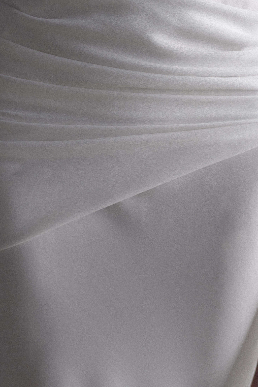 Levauro Giulia Şifon Drapeli Uzun Elbise - Beyaz