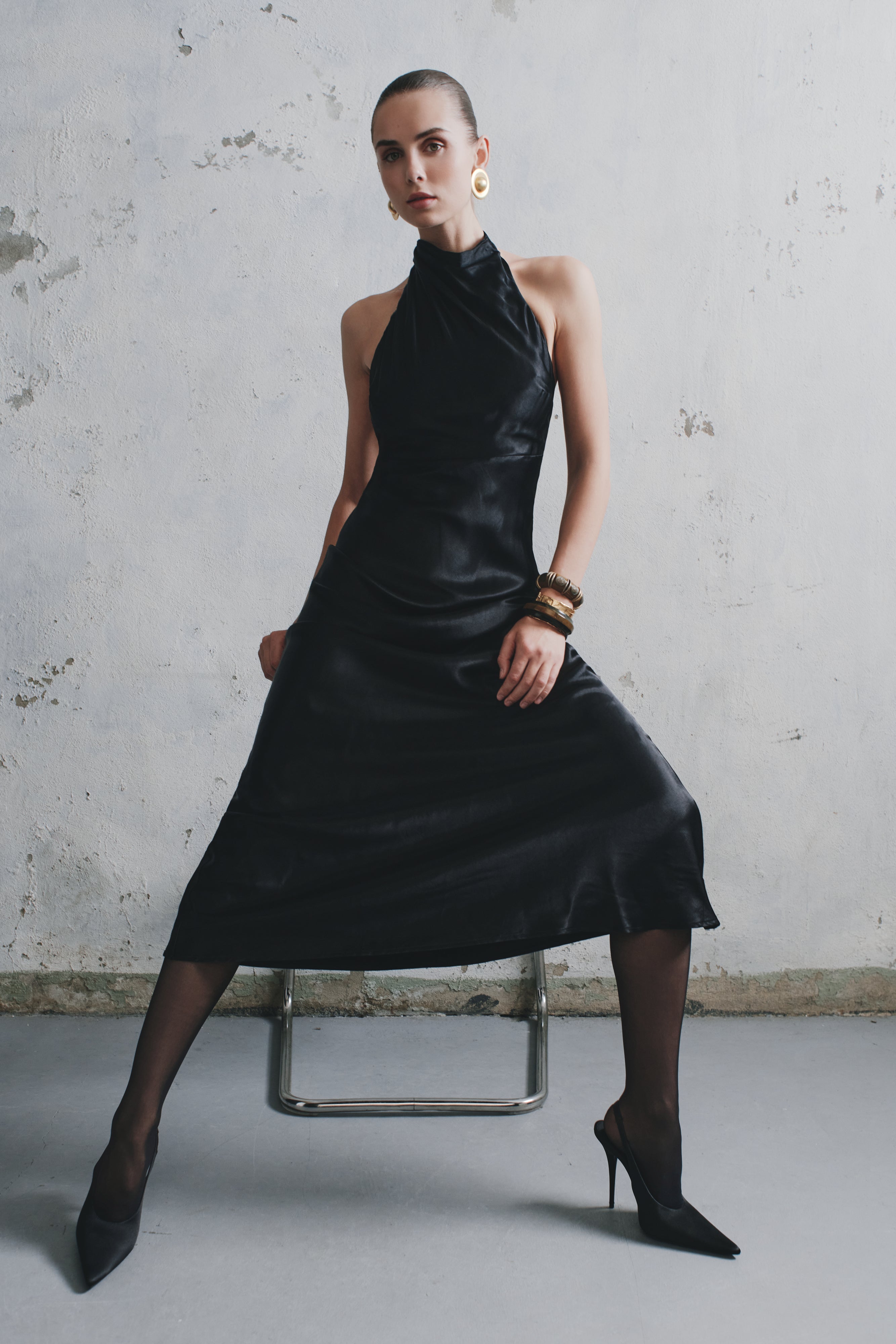 Levauro Esther Yanardöner Saten Cowl Maxi Elbise - Siyah