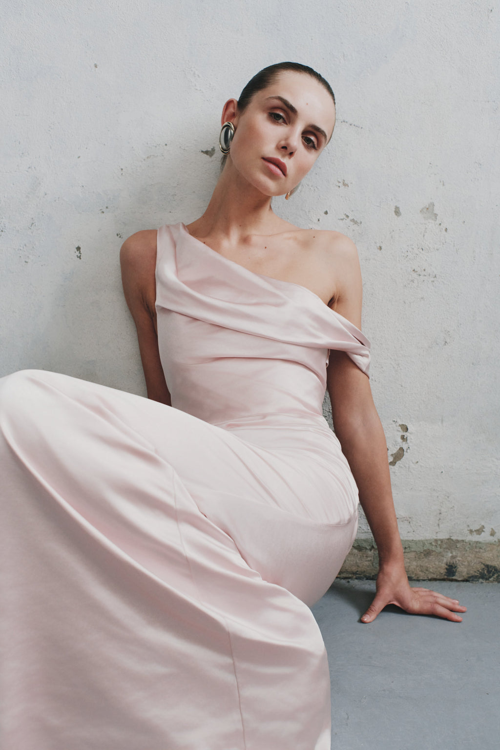 Levauro Dalia Düşük Omuzlu Saten Maxi Elbise - Soft Pembe