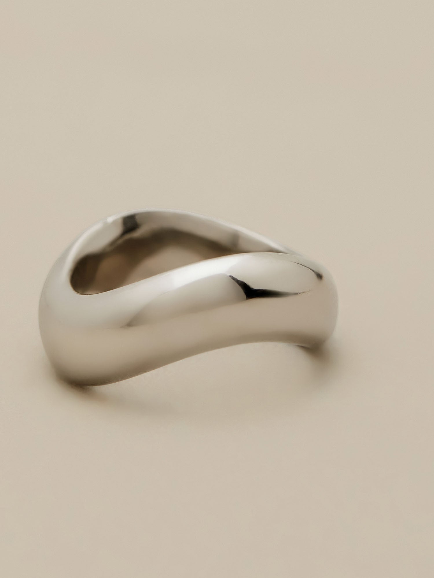 Levauro 18k Gold Simple Wave Ring