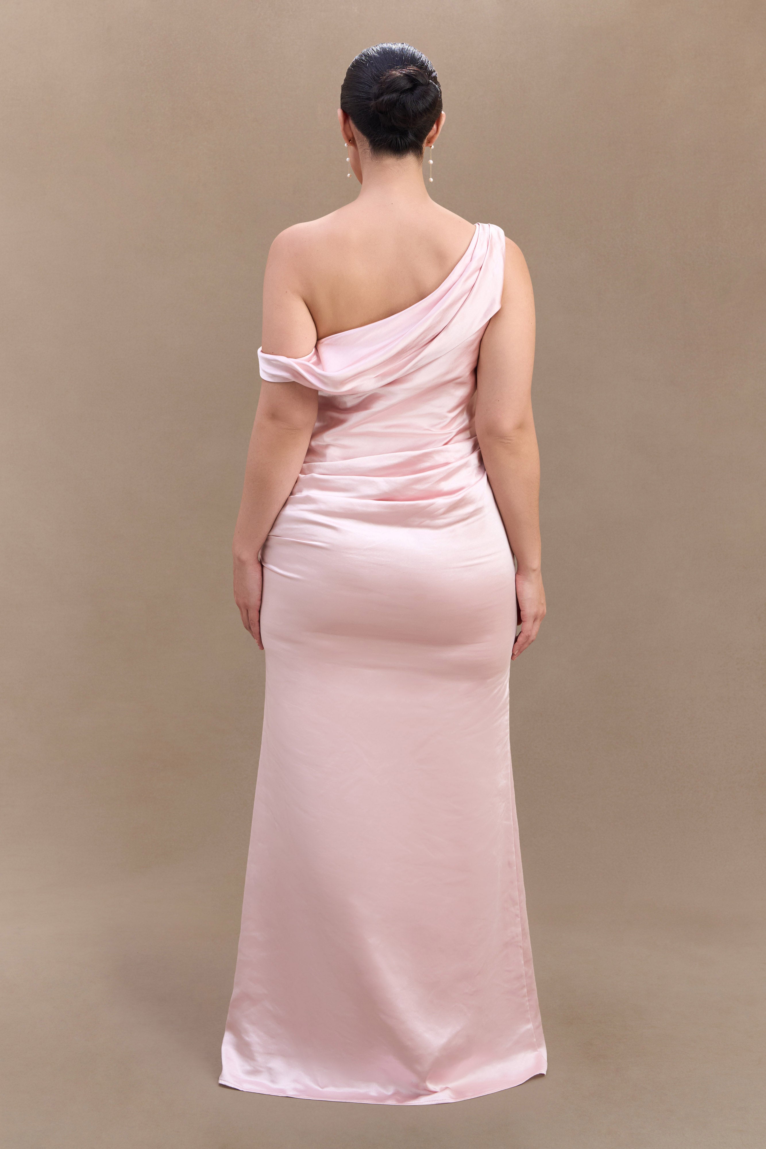 Levauro Dalia Düşük Omuzlu Saten Maxi Elbise - Soft Pembe