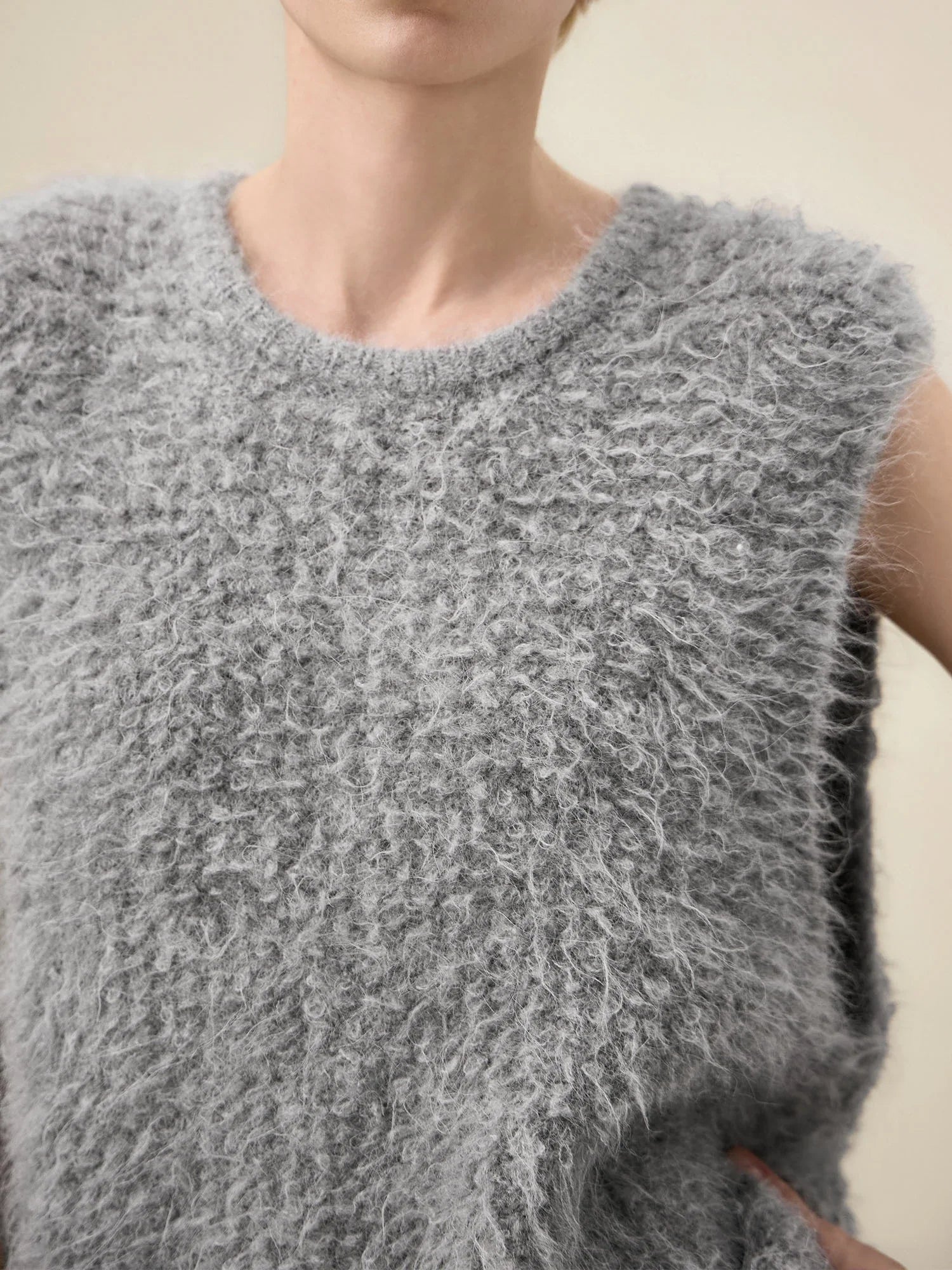 Levauro Kadın Yuvarlak Yaka Kolsuz Peluş Örgü Yelek