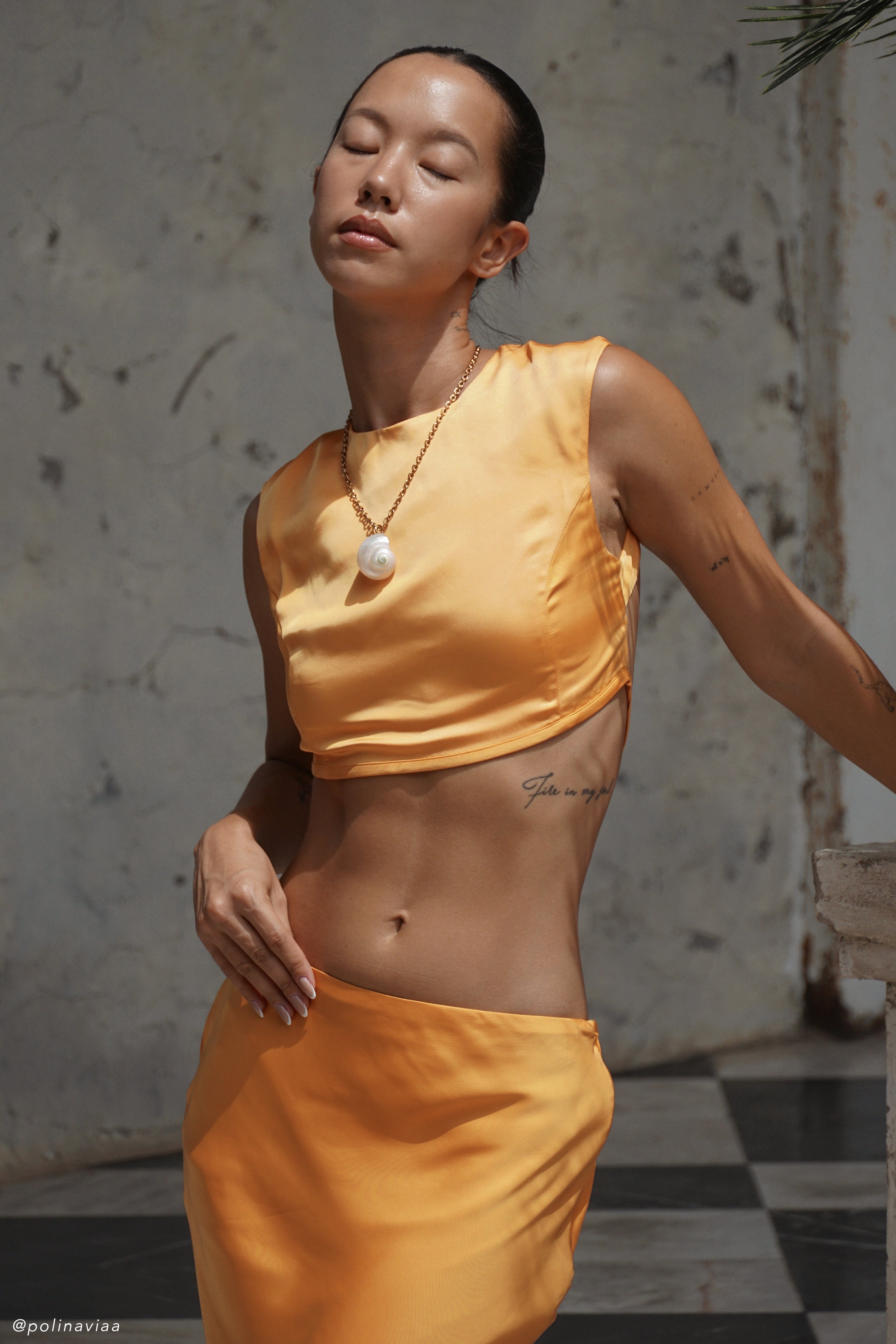 Levauro Viviana Saten Kolsuz Crop Top - Mandalina